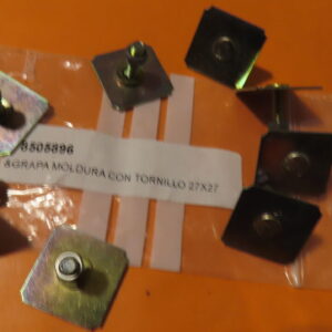 8505896 GRAPA MOLDURA METALICA ROSCA 5mm LARGO TORNILLO 20mm 27X27mm COCHES CLASICOS UNIVERSAL
