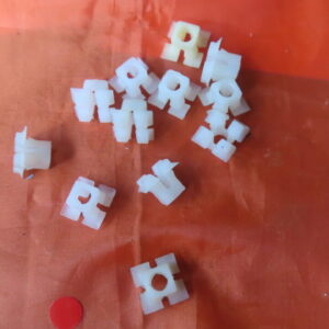 TRI162494 GRAPA ALOJAMIENTO SOPORTE FAROS SEAT-127 128 131 132 RITMO SEAT-1200