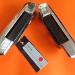 8507199 MANETAS MANECILLAS PUERTAS DELANTERAS DERECHA y IZQUIERDA SEAT-131 CROMADAS y Pulsador NEGR0 Precio juego Con la misma llave Con Juntas