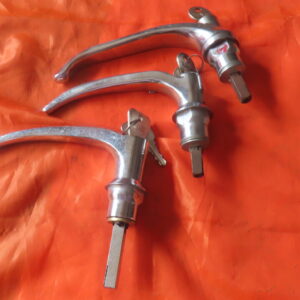 8503858 MANETA MANECILLA PORTON SAVA J-4 Con Cerradura CON LLAVE