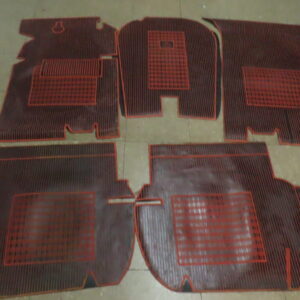 8503794 ALFOMBRAS SUPLETORIAS GOMA MUY FLEXIBLE ROJAS Y NEGRAS PEUGEOT-504 JUEGO