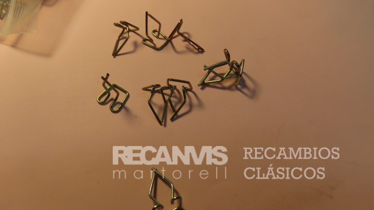 8507028-11 GRAPA MOLDURAS PUERTAS y guardabarros SEAT-600 11x11mm Y VARIOS