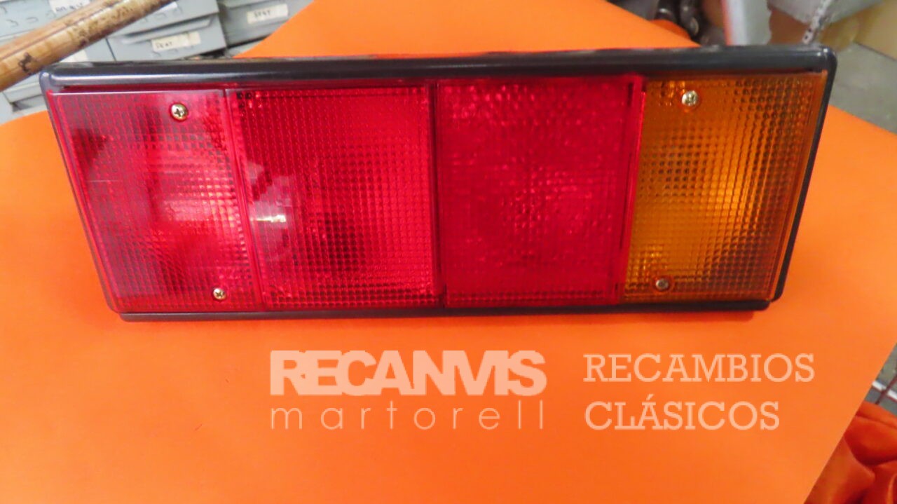 8500735 PILOTO TRASERO IZQUIERDO EBRO GEMO  y UNIVERSAL Con Luz DE MATRICULA