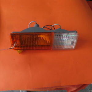 85012101 PILOTO DELANTERO DERECHO NISSAN PATROL hasta Marzo de 1990 POSICION y INTERMITENTE Marca YORKA