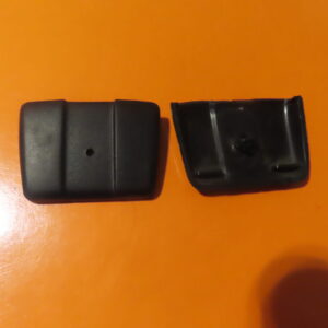 8504085 TAPA BISAGRA NEGRA PORTON TRASERO SEAT-127 PEQUEÑA 60mm ANCHO 45mm ALTO