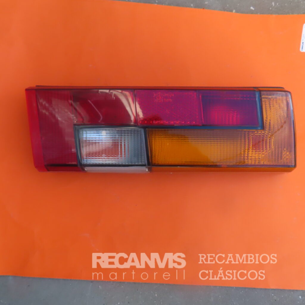 MAG08745 PILOTO TRASERO DERECHO ALFA ROMEO-33 hasta febrero 1990 COMPLETO  (INTERMITENTE AMBAR) con portalamparas