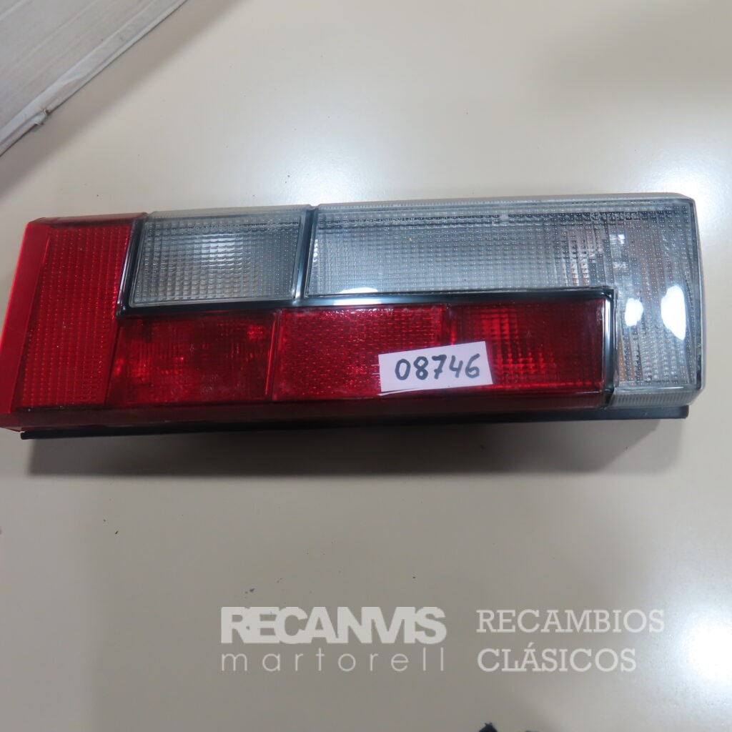 MAG08746 PILOTO TRASERO IZQUIERDO ALFA ROMEO-33 desde 1988 hasta febrero 1990  (Intermitente BLANCO ) COMPLETO con portalamparas