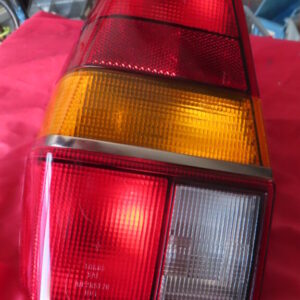 850321945111L TULIPA PILOTO VW PASSAT  B2 32.B TRASERO IZQUIERDO con Moldura Cromada