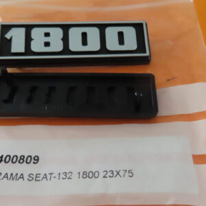 850400809 ANAGRAMA LOGO SEAT-132-1800 23mm ANCHO 75mm LARGO 60mm ENTRE AGUJEROS