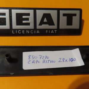 8507270 ANAGRAMA LOGO SEAT RITMO CAPO 28mm ANCHO 100mm LARGO  .70mm ENTRE Agujeros.
