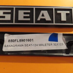 850FL59019600 ANAGRAMA LOGO SEAT-124 MALETERO 32mm ANCHO 123mm LARGO 87mm ENTRE AGUJEROS