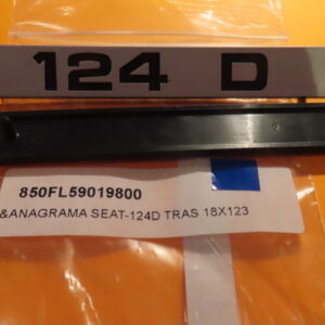 850FL59019800 ANAGRAMA LOGO TRASERO SEAT-124D 18mm ANCHO 123mm LARGO 110mm ENTRE AGUJEROS