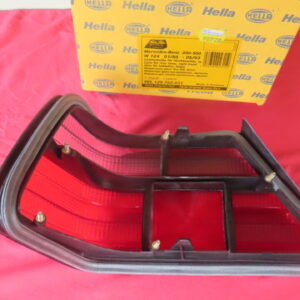 HEL9EL129762-031 TULIPA PILOTO TRASERO DERECHO sin porta lamparas MERCEDES 200-500 W-124 desde Enero 1985 a Mayo 1993